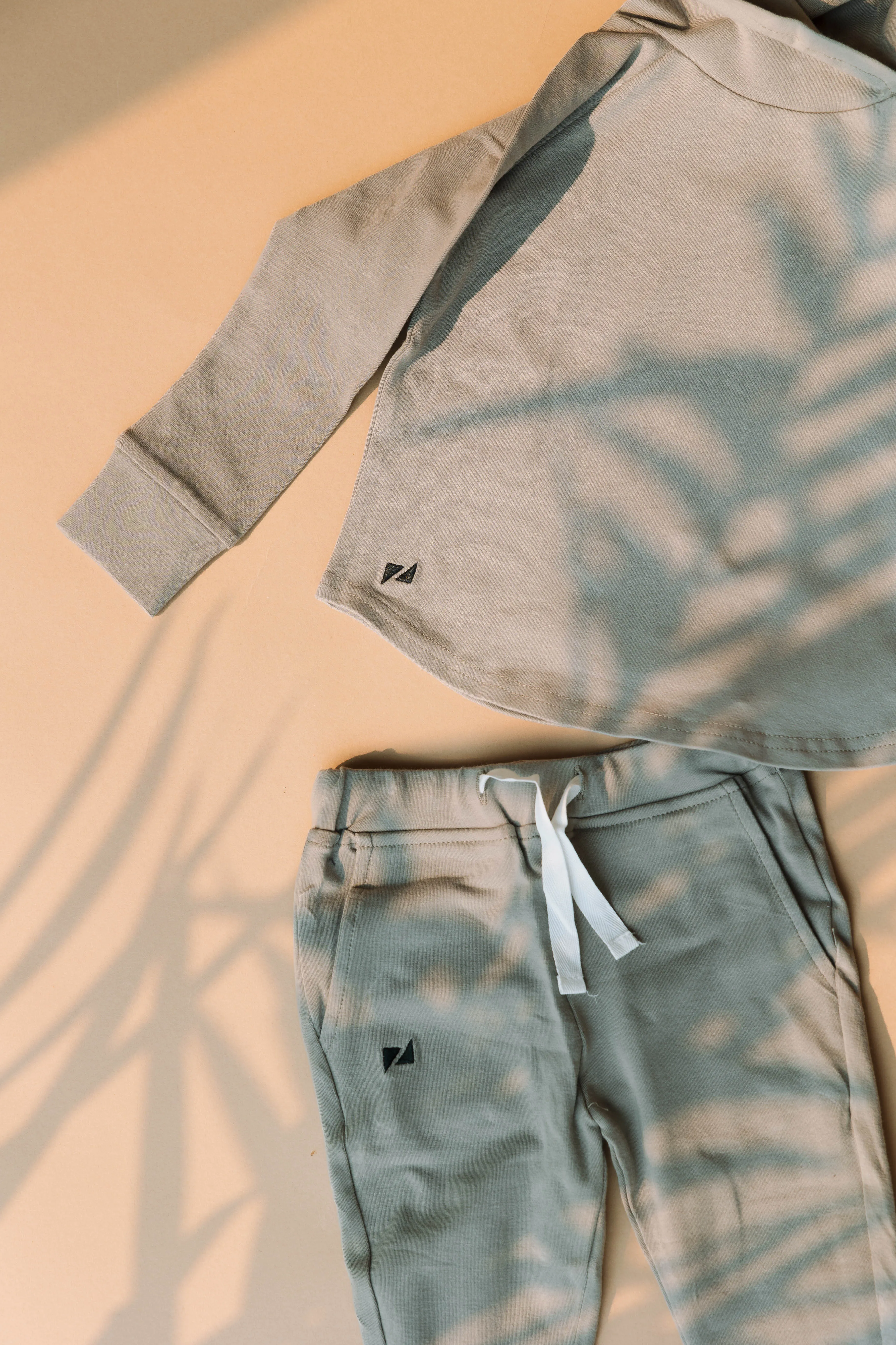 TRAVELER JOGGER | GREIGE