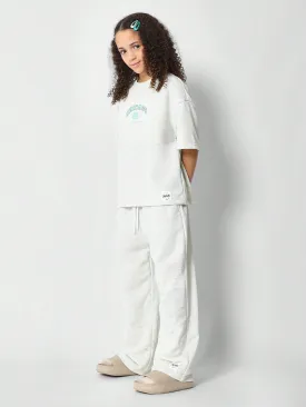 Tween Girls Oversized Fit Tee With Front Graphic And Jogger 2 Piece Set
