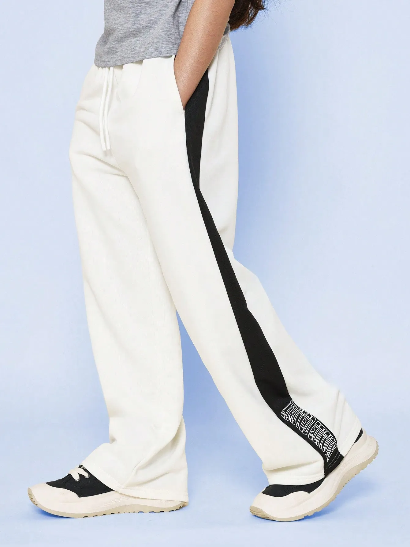 Tween Girls Regular Fit Tee With Limited Edition Graphic Print And Contrast Side Panel Jogger With Embroidery 2 Piece Set